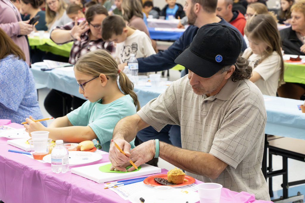 A dad and his daughter paining