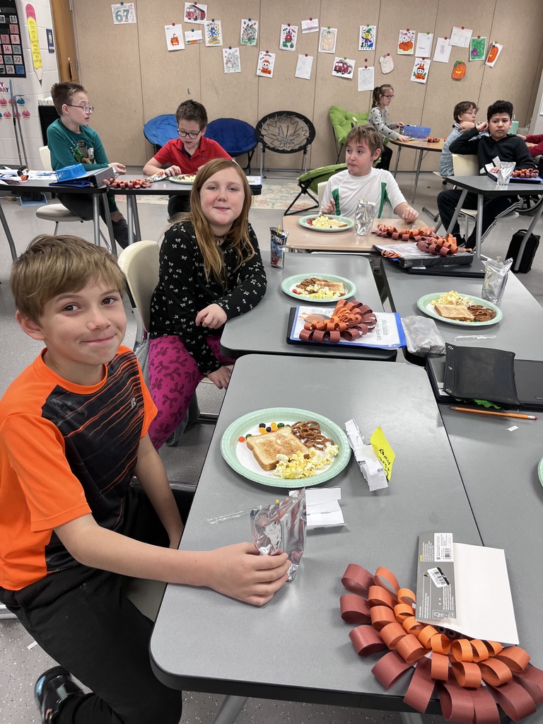 Students eating snacks