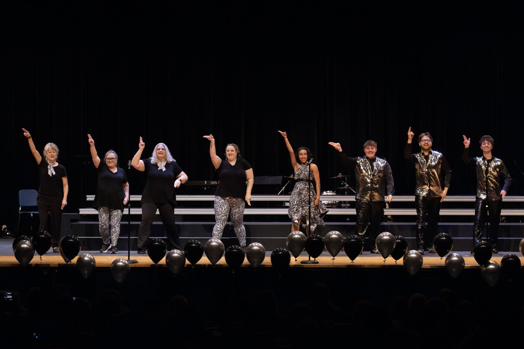 The underdogs dancing