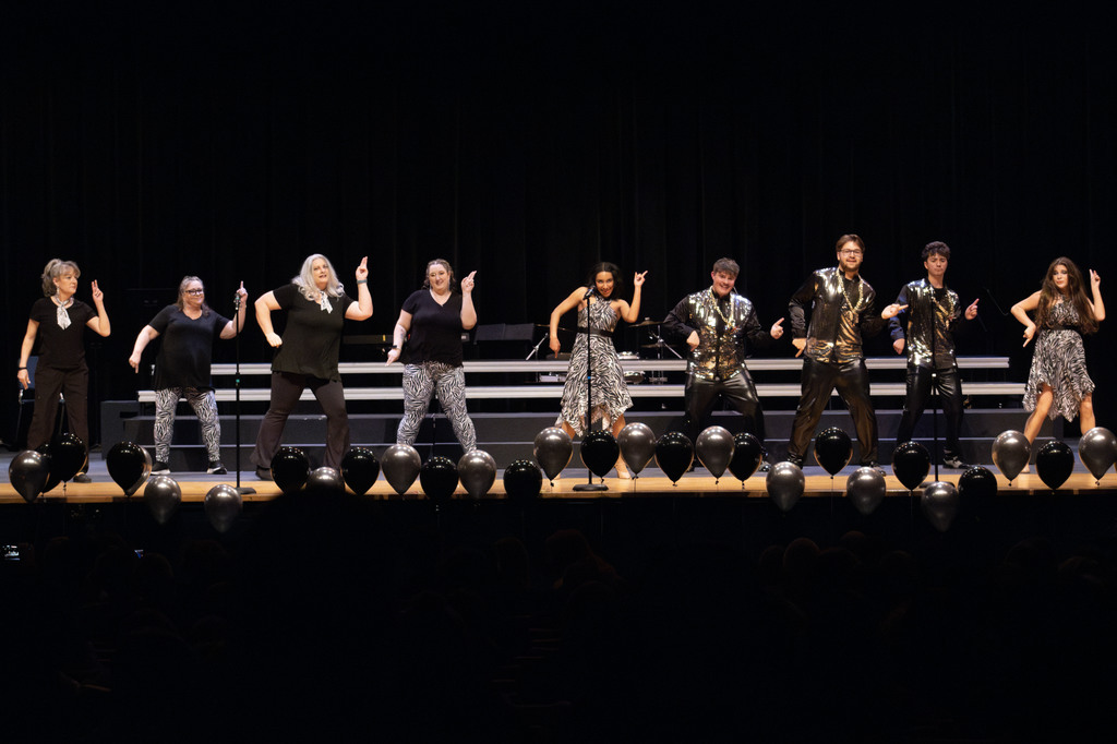 the underdogs dancing on stage