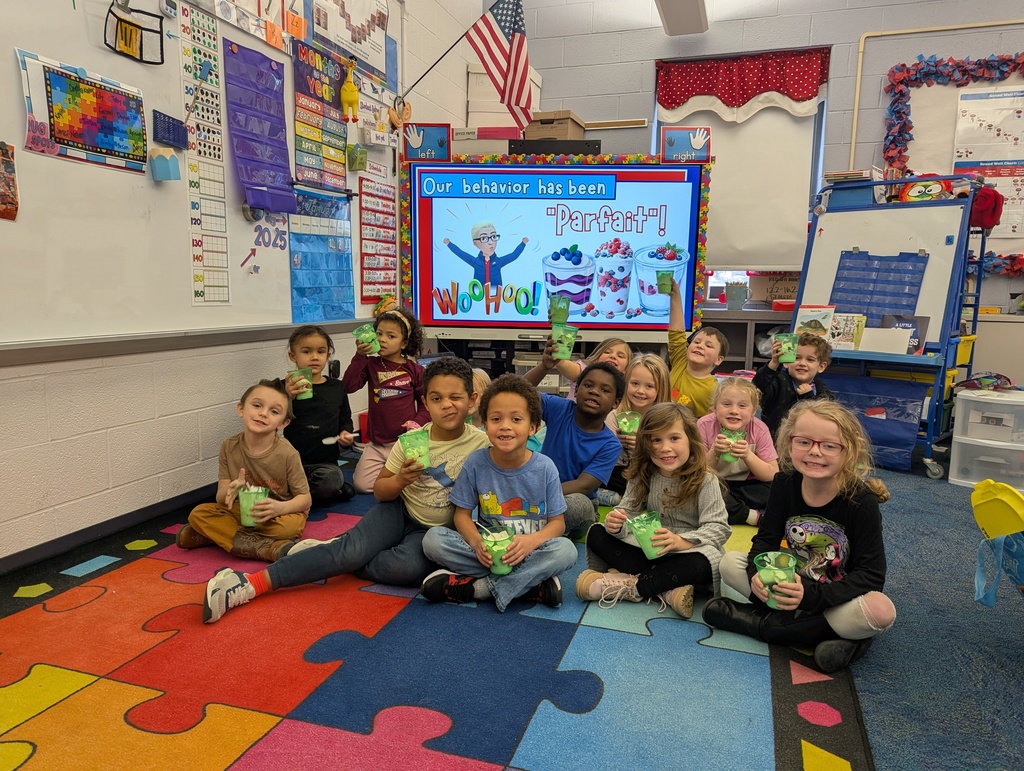 Group photo of the students holding their parfaits