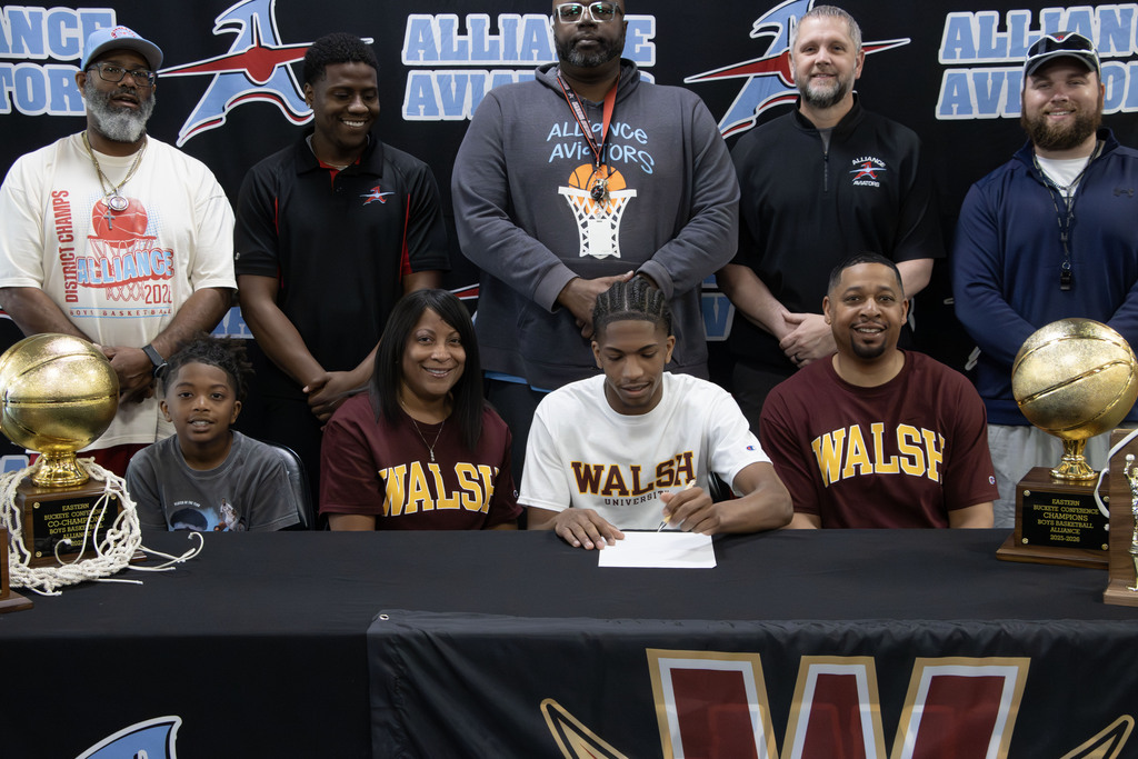 JR signing day pics