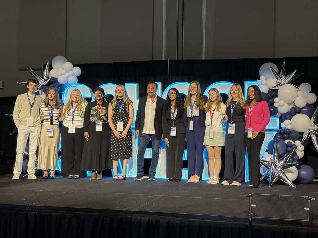 Giana with her fellow council members