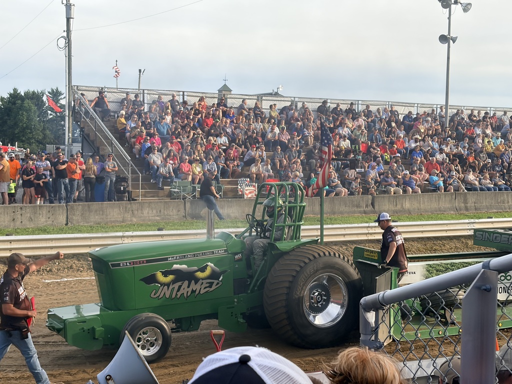 Picture of the tractor pull