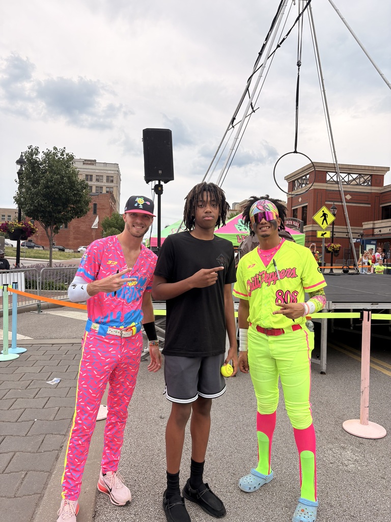 D'Montre posing for a picture with two of the players