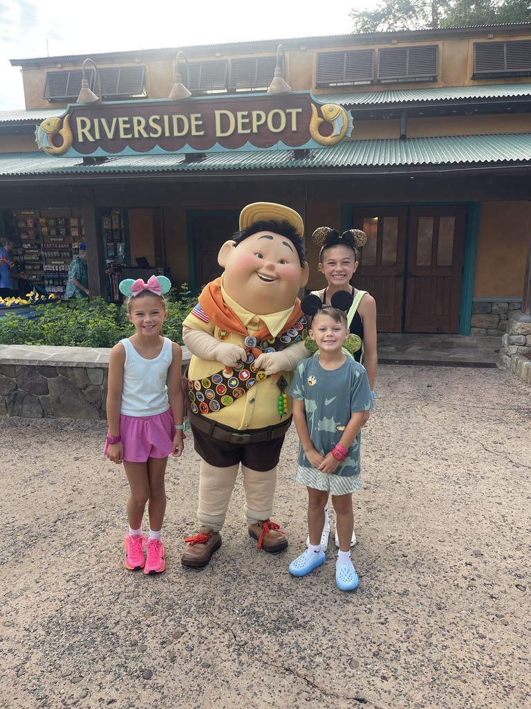 The Ganni kids standing with Russell for the movie "Up"