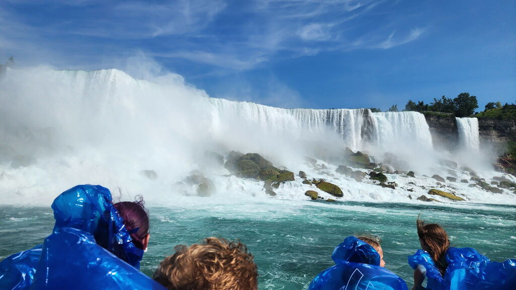 picture of people looking at Niagara falls