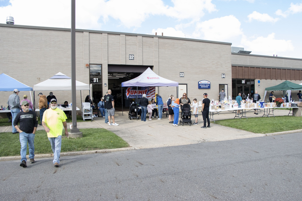 A picture of all the vendors and raffle baskets available at the event