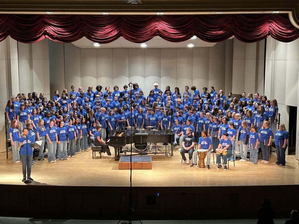 A picture of the full honors choir with all 200 students