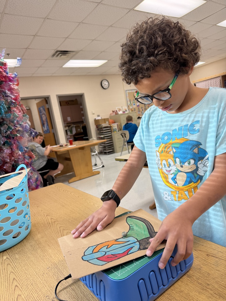 A student uses the chompsaw to cut out their boot