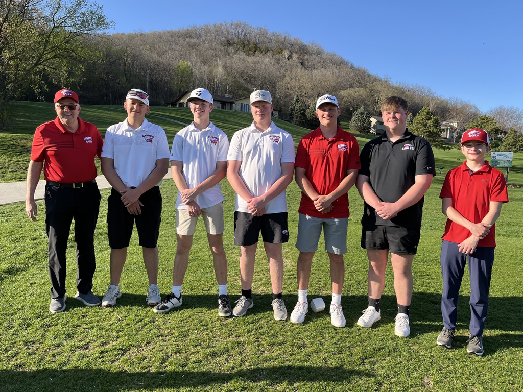 Dan Noll, Holten Fernholtz, Anders Johansen, Wil Jumbeck, Trenton Krzoska, Gavin Weaver, and Hunter Schmalzreidt smiling at the camera. 