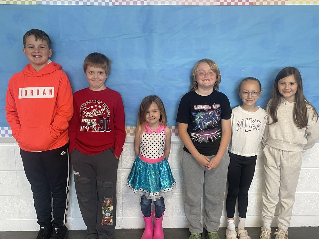 A group Elementary students that won Alma Pride. 