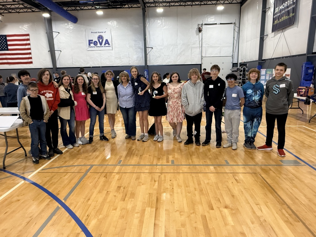7th Grade Class taking a picture with Mrs.Glander at the STEAM fair.