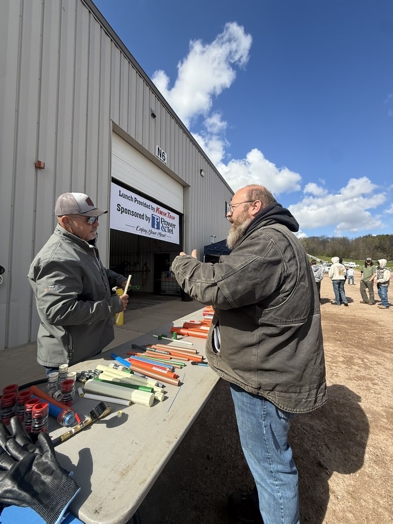 A photo of Mr. Reed interacting with a vendor. 