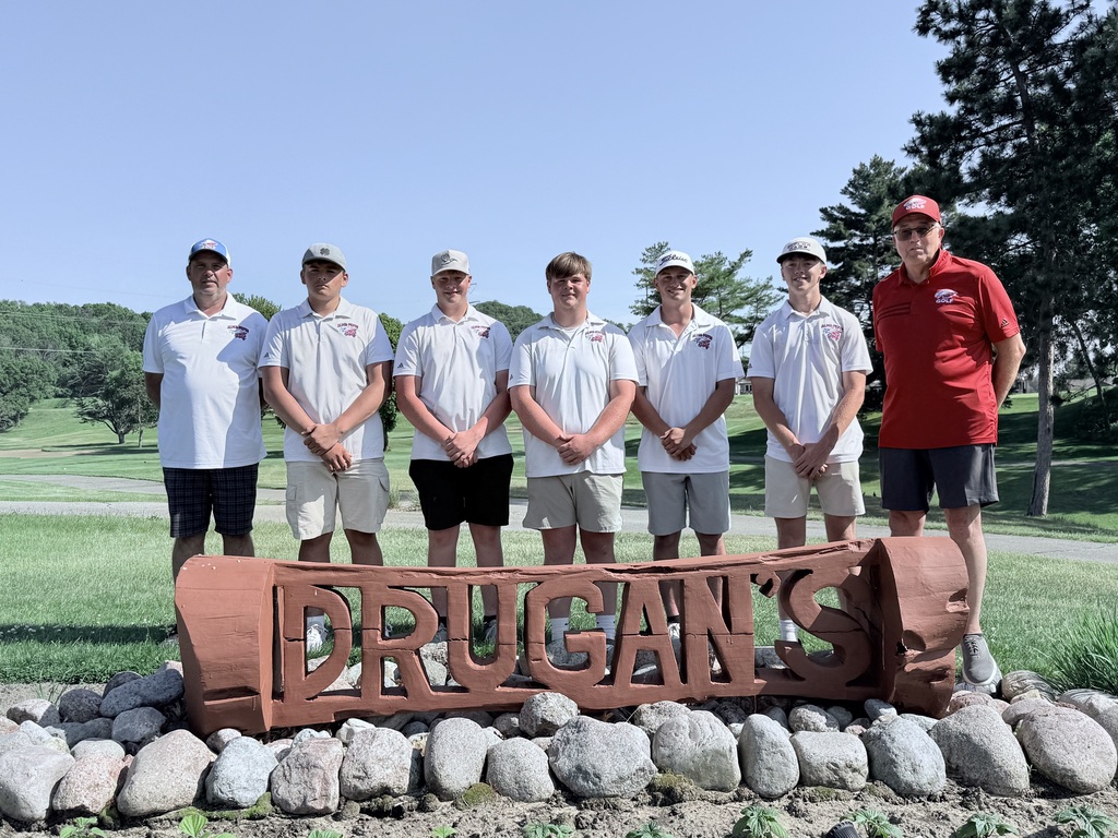 Picture of the Alma Pepin Golf Team in front of the Drugans golf course sign.