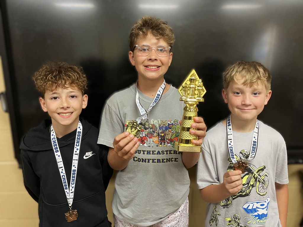 Big Moves on the Board: Alma Chess Teams Impress at Mansfield 5