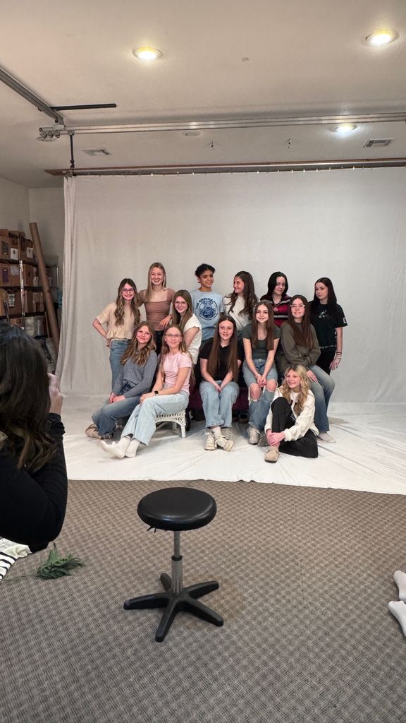 On March 16, Alma Middle School’s The Airedale Post Yearbook Staff enjoyed a well-earned trip to Heritage Portraits for a hands-on learning experience with professional photographers.