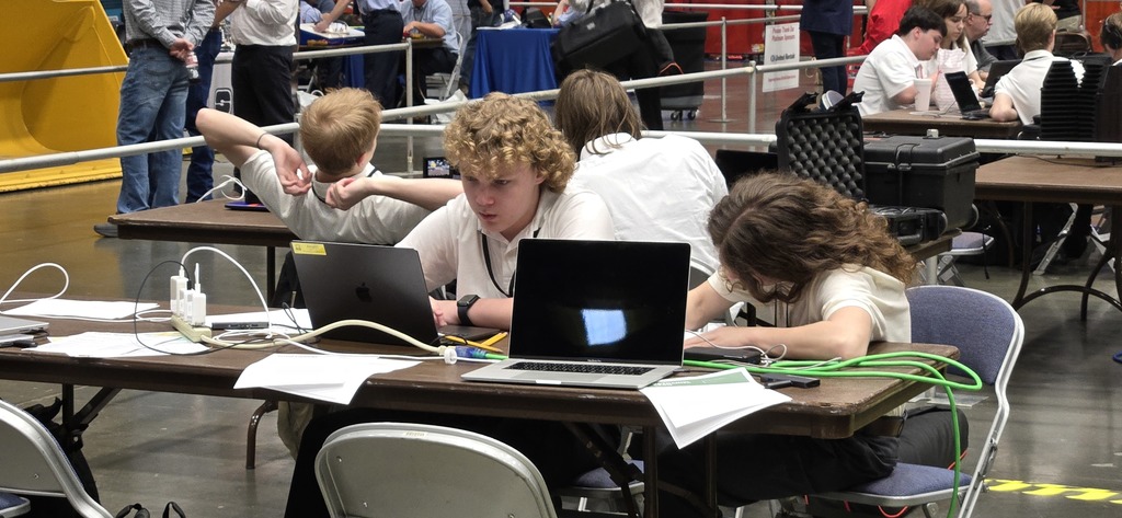 Our Airewaves Media students recently had an awesome experience at the SkillsUSA Competition in Hot Springs, along with a behind-the-scenes tour of KARK and KLRT TV stations in Little Rock!