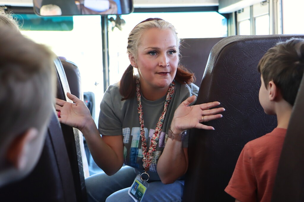 🚌 “The Wheels on the Bus” came to life for Mrs. Thorman’s students at Alma Primary School today! The class got a closer look at a school bus, took a lap with Mr. Flanagan, and learned and sang the familiar song together.