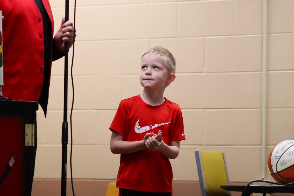 Alma Primary students enjoy Bec-O the Magician