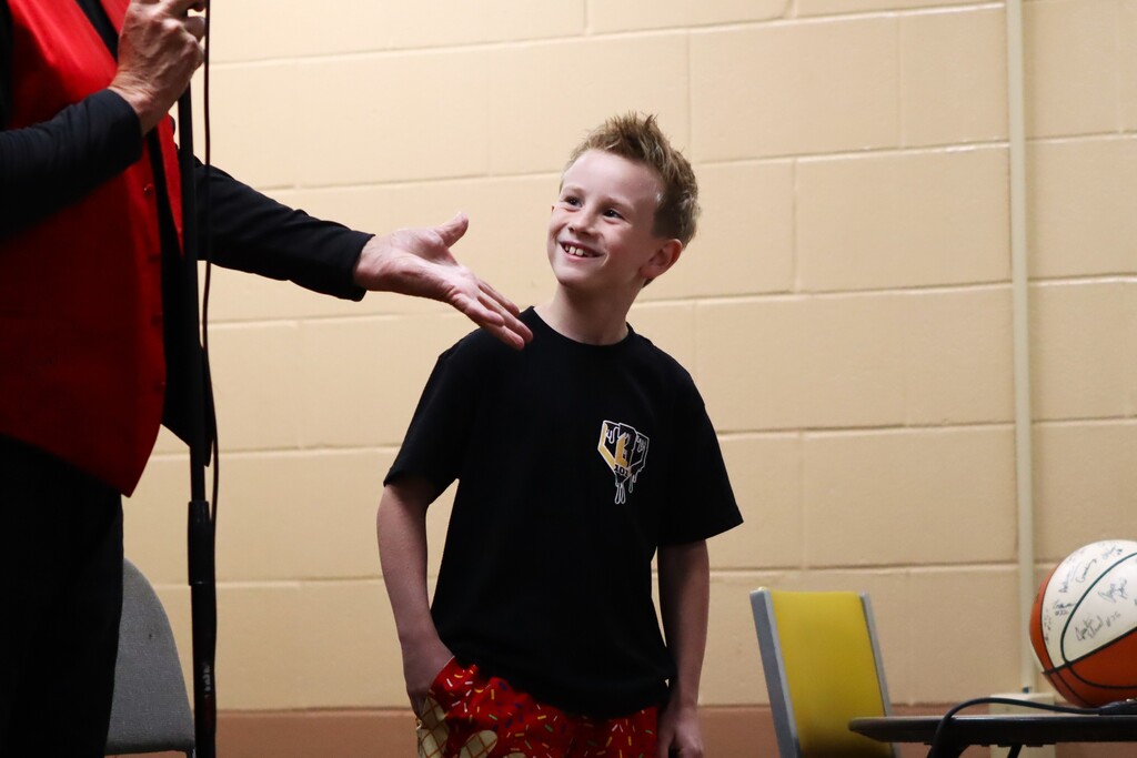Alma Primary students enjoy Bec-O the Magician