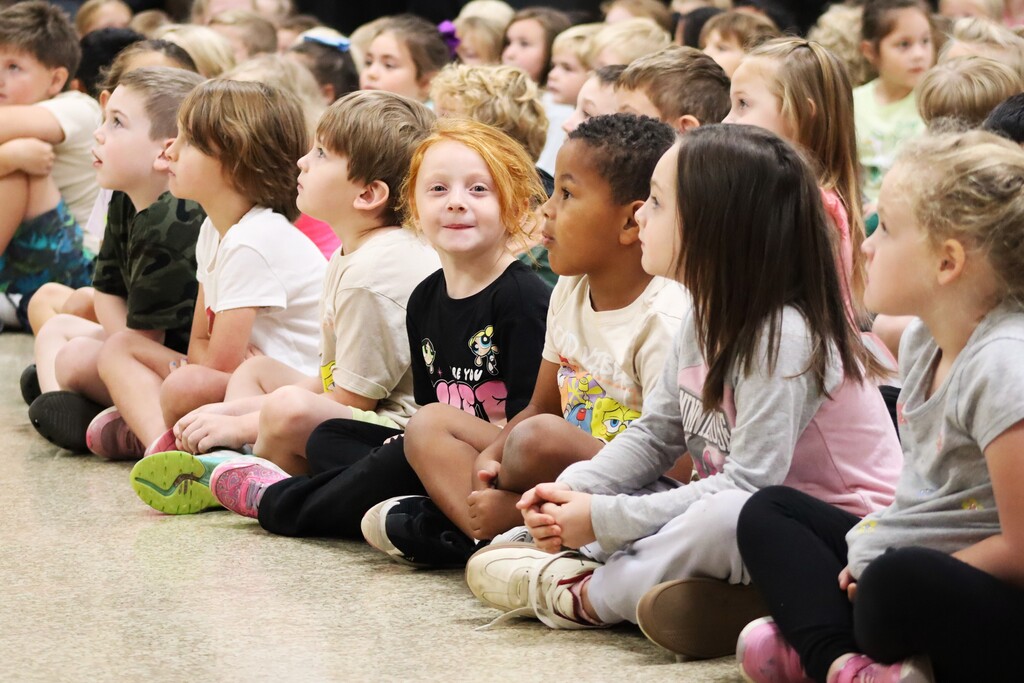 Alma Primary students enjoy Bec-O the Magician