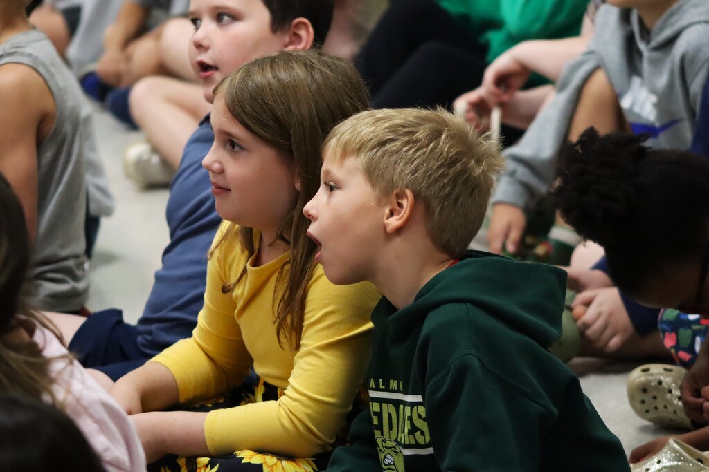 Alma Primary students enjoy Bec-O the Magician