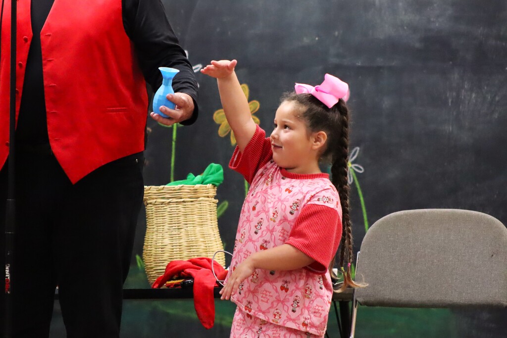 Alma Primary students enjoy Bec-O the Magician