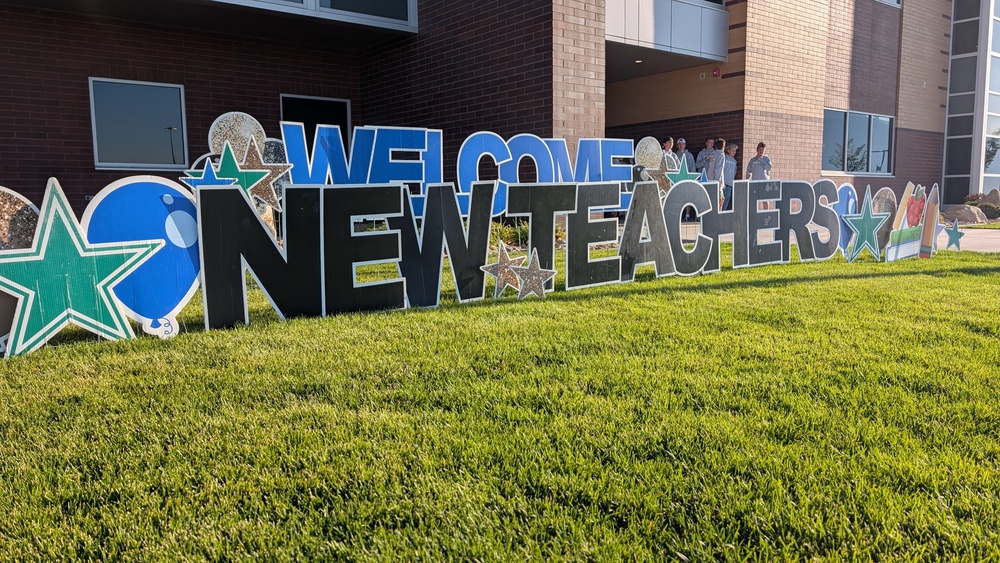 welcome new teachers lawn sign