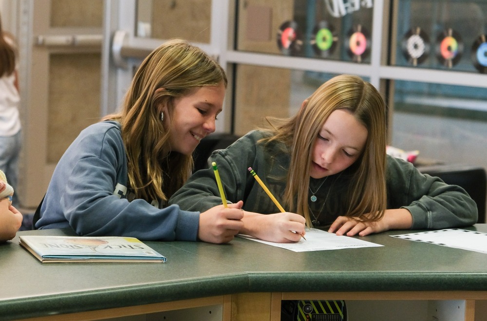 two students work together