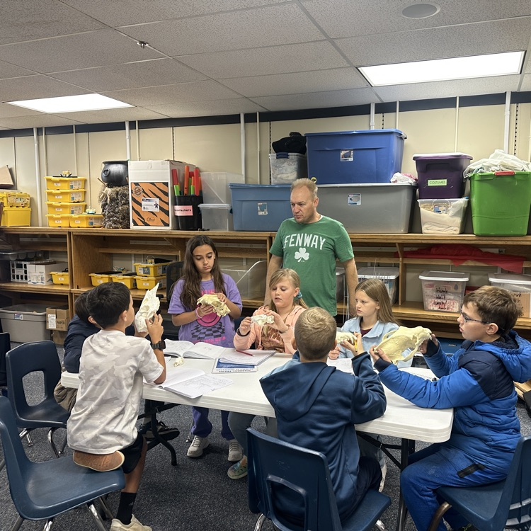 students at museum on the move 