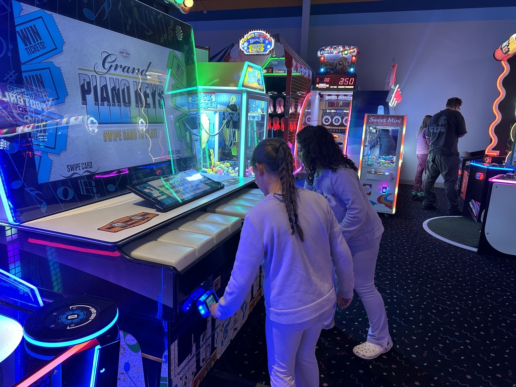 Kids at Classic Skate Night