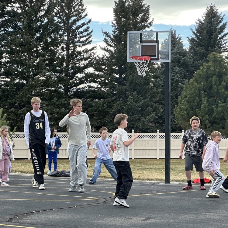 LP Basketball players at lunch 