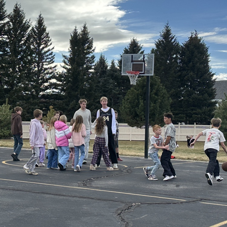 LP Basketball players at lunch 