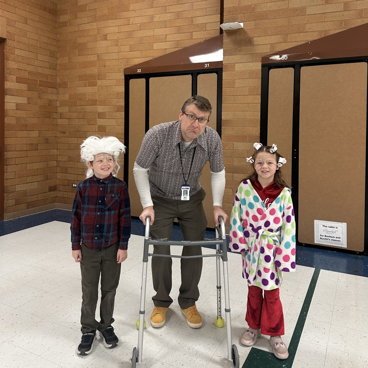 100th day 100 year old dress up 