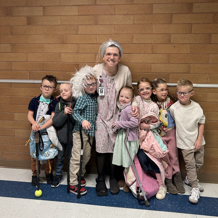 100th day 100 year old dress up 