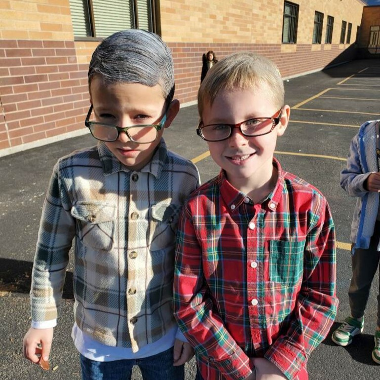 100th day 100 year old dress up 