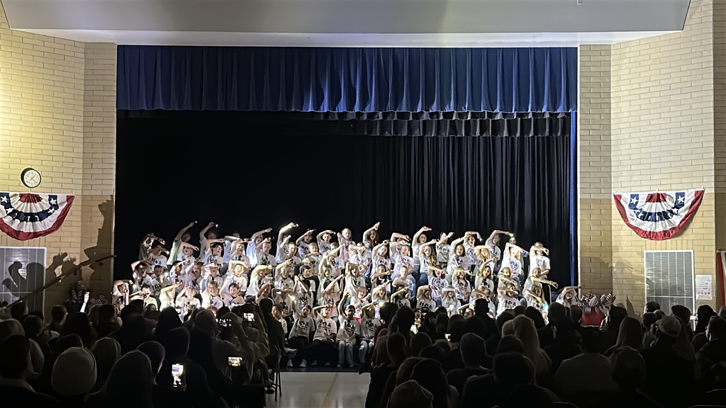5th grade students performing patriotic songs