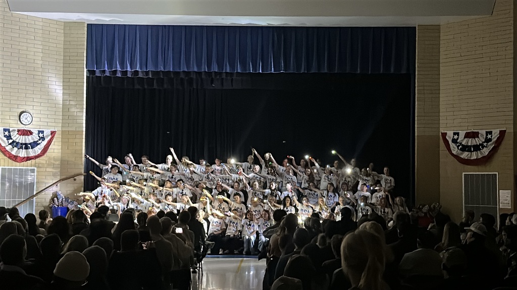 5th grade students performing patriotic songs
