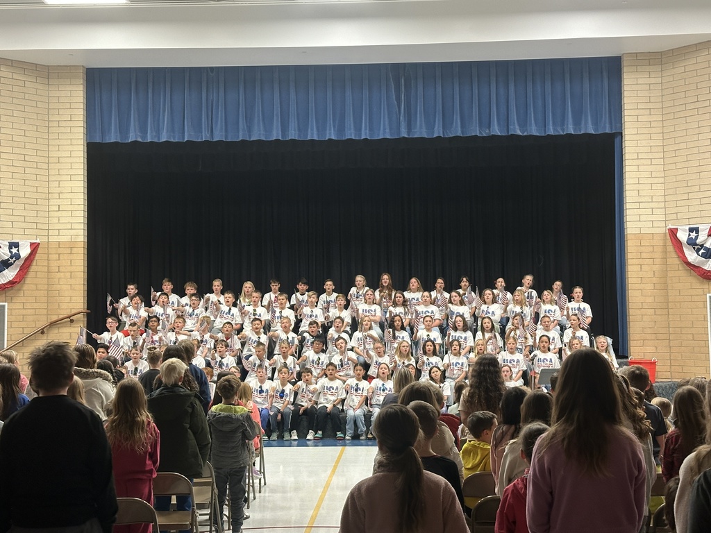 5th grade students performing patriotic songs
