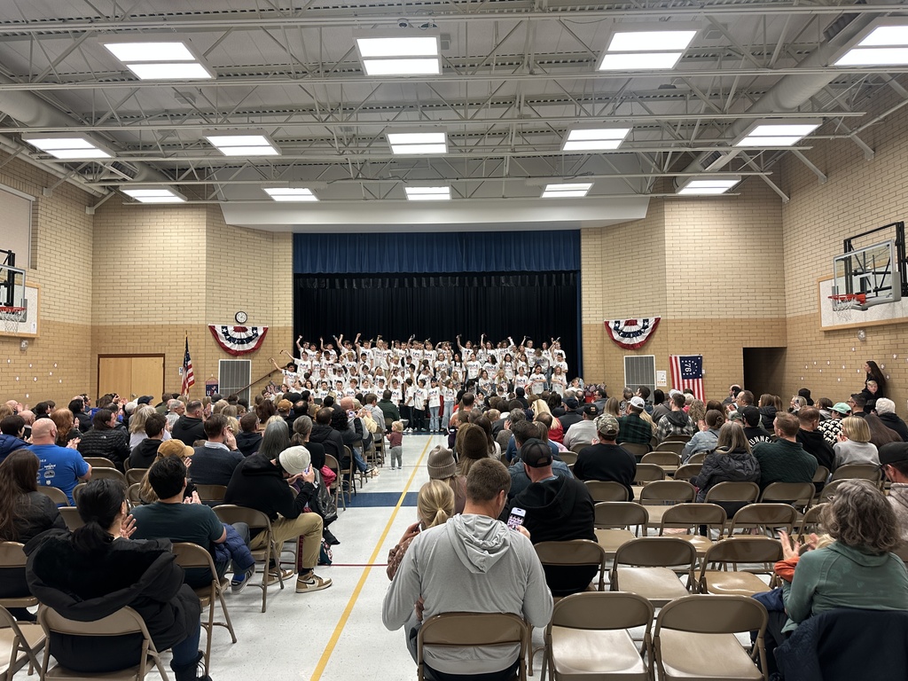 5th grade students performing patriotic songs