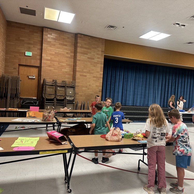 3rd grade students at market day 