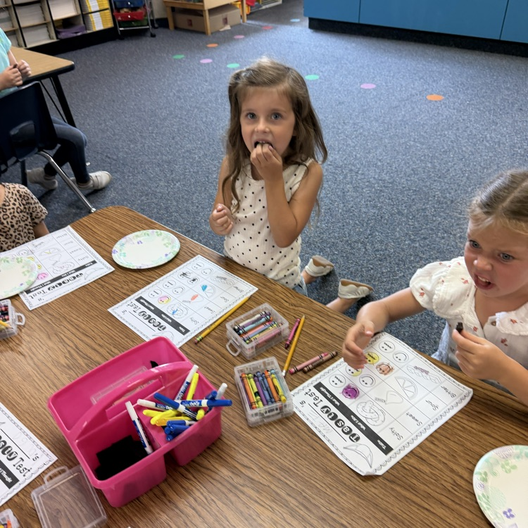 students tasting new foods 