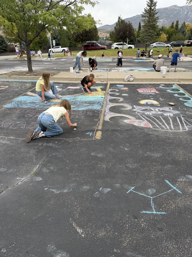 Groups drawing murals