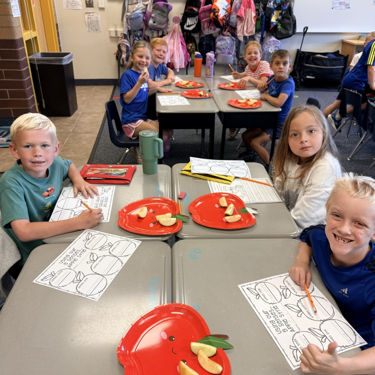 students eating apples 