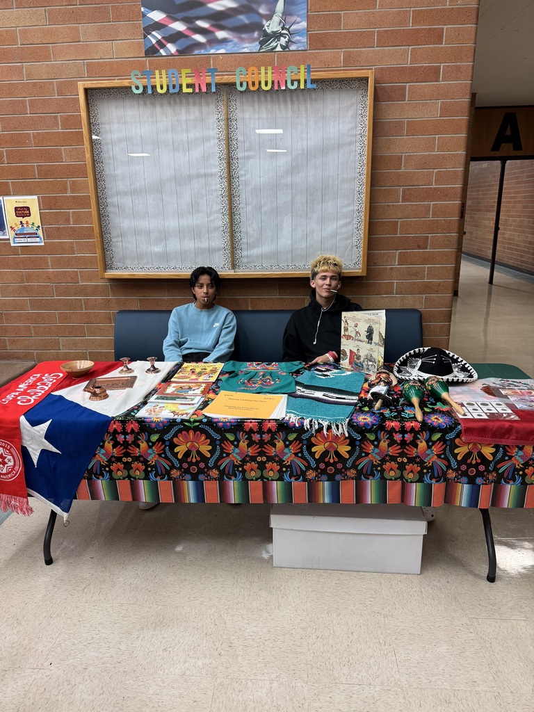 Student in commons around a table