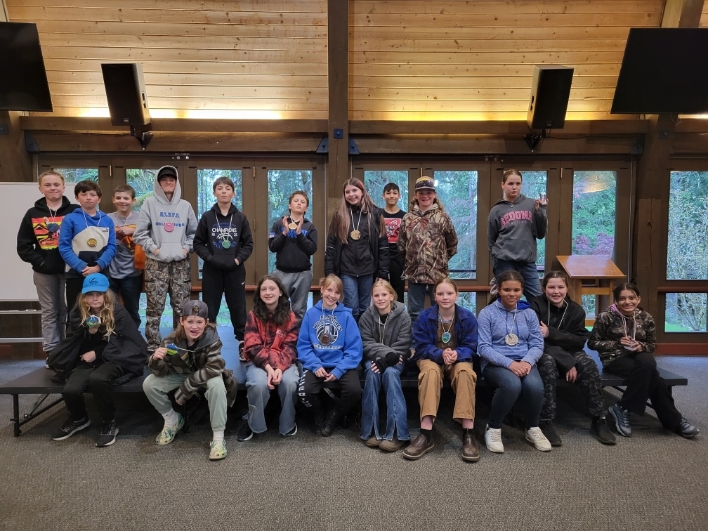 6th grade group photo at outdoor school