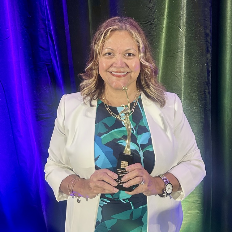 Dr. Pierce holding her award.