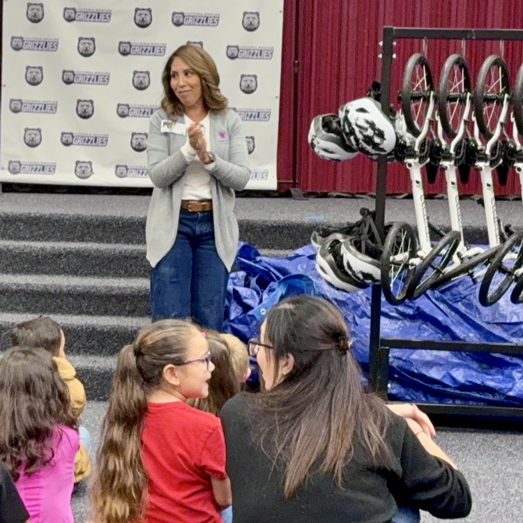 Kristine Scott talking to the kids