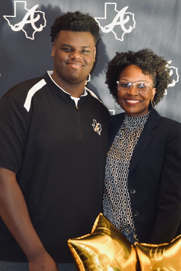 Rashad signing letter